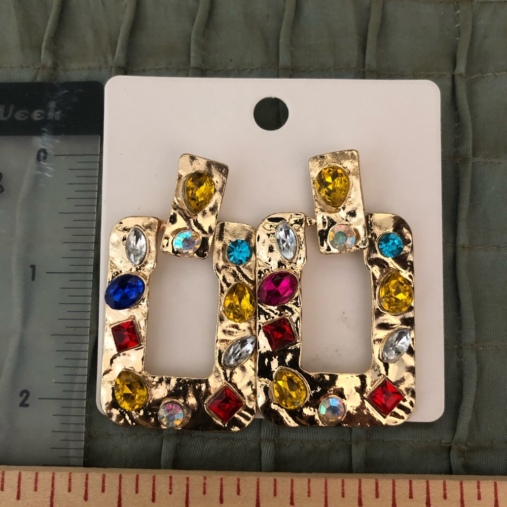Rhinestone decorated rectangular earrings - Picture 4 of 7